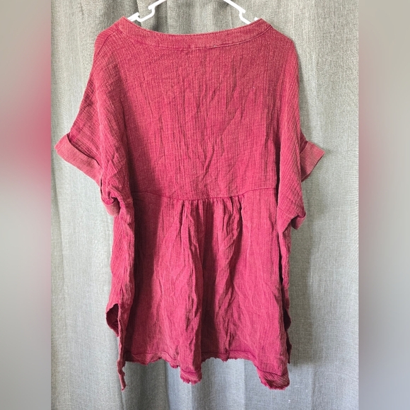 Umgee Mineral Wash Gauze Tunic Top V Neck Wine Red Size L Short Sleeve - Picture 4 of 6